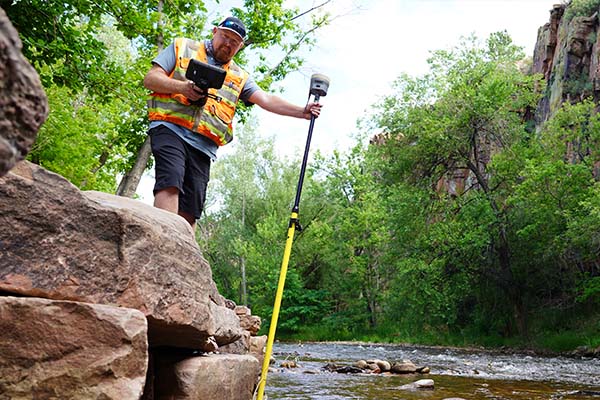 Trimble R12i Integrated GNSS System